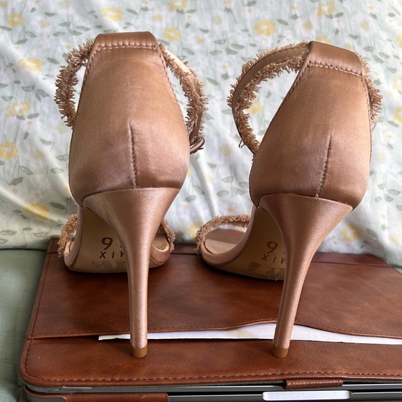 MIX NO. 6 high heels Size 8. Cream color - Picture 4 of 6